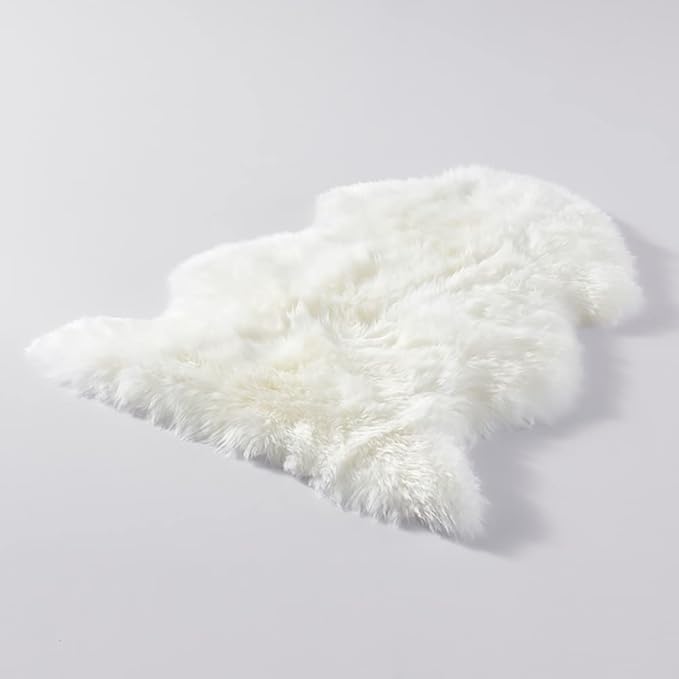 HUAHOO Premium Genuine Sheepskin Rug Real Australia Sheepskin Natural Luxury Fluffy Lambskin Fur Area Rug Seat Covers for Kids Bedroom Sofa Chair Cover Pets Dogs Mat Single Pelt/2'x 3' White/Ivory