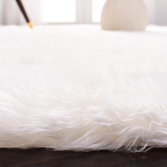 SAFAVIEH Faux Sheep Skin Collection 4' Round Ivory FSS235A Silken Glam 2.35-inch Thick Area Rug