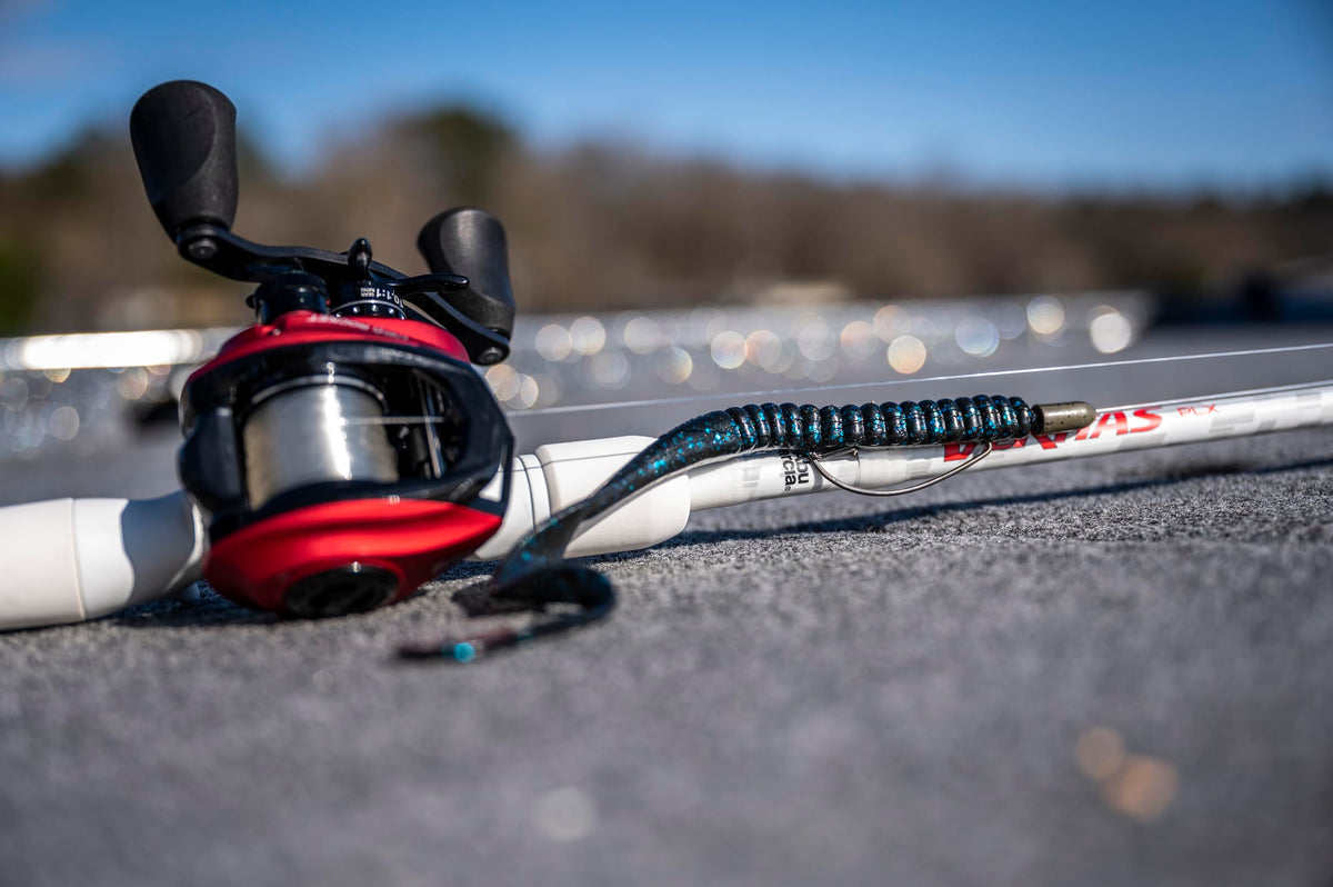 Berkley PowerBait® Power Worm Fishing Bait, Watermelon, 10in | 25cm, Irresistible Flavor, Classic Curly Tail Worm Profile, Ideal for Spring, Summer and Fall Fishing