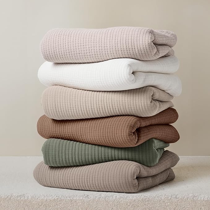 EVERGRACEHOME Cotton Gauze King Bedspread, Ultra Soft Prewashed Pick Stitch Matelassé Coverlet, Lightweight Oversized King Quilt Bedding Set for All Season, w/ 2 Shams, Rosette Beige reverses White