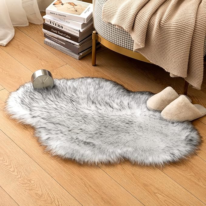 MIULEE Fluffy Rug Soft Shaggy Faux Fur Area Rug Luxury Plush Cloud Shape Carpet for Bedroom Living Room Sofa Chair 2 x 3 Feet, Gradient Grey