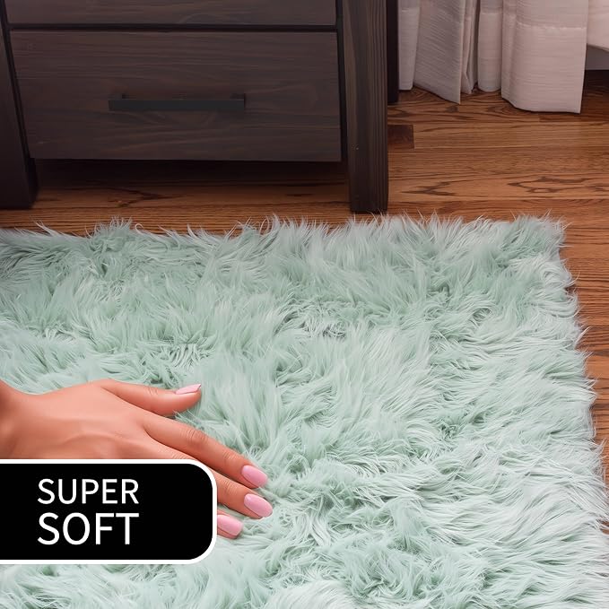 5 x 7 ft Fluffy Mint Green Rug – Faux Fur Area Rug for Bedroom, Living Room, or Office – Luxurious Faux Sheepskin Home Decor