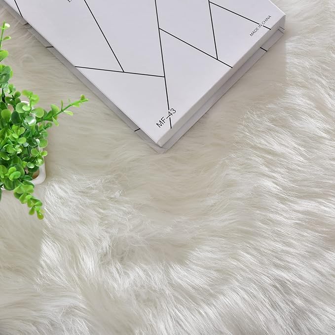 White Fluffy Washable Shag Area Rugs for Bedroom Faux Sheepskin Fur Rug 4x6 Furry Nursery Rug Teen Room Home Décor