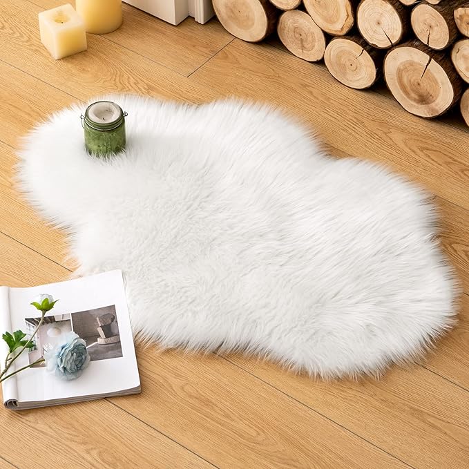 MIULEE Fluffy Rug Soft Shaggy Faux Fur Area Rug Luxury Plush Cloud Shape Carpet for Christmas Decor Bedroom Living Room Sofa Chair 2 x 3 Feet, White
