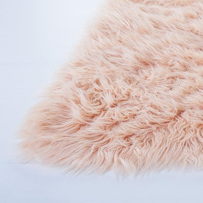 SAFAVIEH Faux Sheep Skin Collection Area Rug - 5' x 7', Light Pink, Silken Glam Design, Non-Shedding & Easy Care, 2.35-inch Thick Ideal for High Traffic Areas in Living Room, Bedroom (FSS115U)