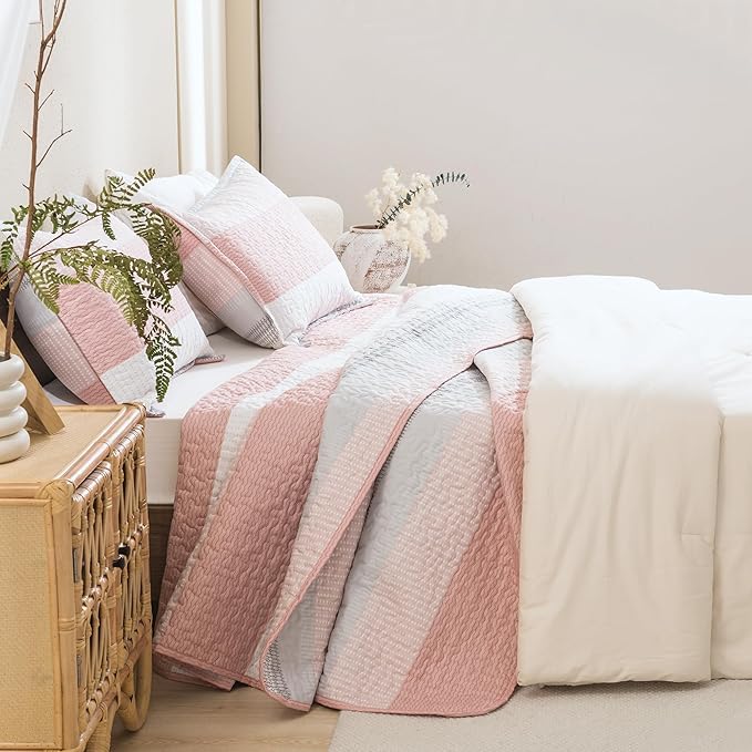Litanika Quilt Queen Size Pink, Stripe Patchwork Summer Bedspread Coverlet 3 Pieces, Soft Lightweight Microfiber Quilted Bedding Set for All Season(1 Quilt, 2 Pillowcases)