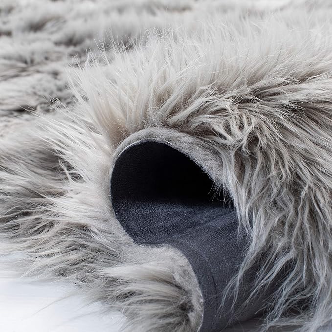 SAFAVIEH Faux Sheep Skin Collection 8' x 10' Grey FSS235D Silken Glam 2.35-inch Thick Area Rug