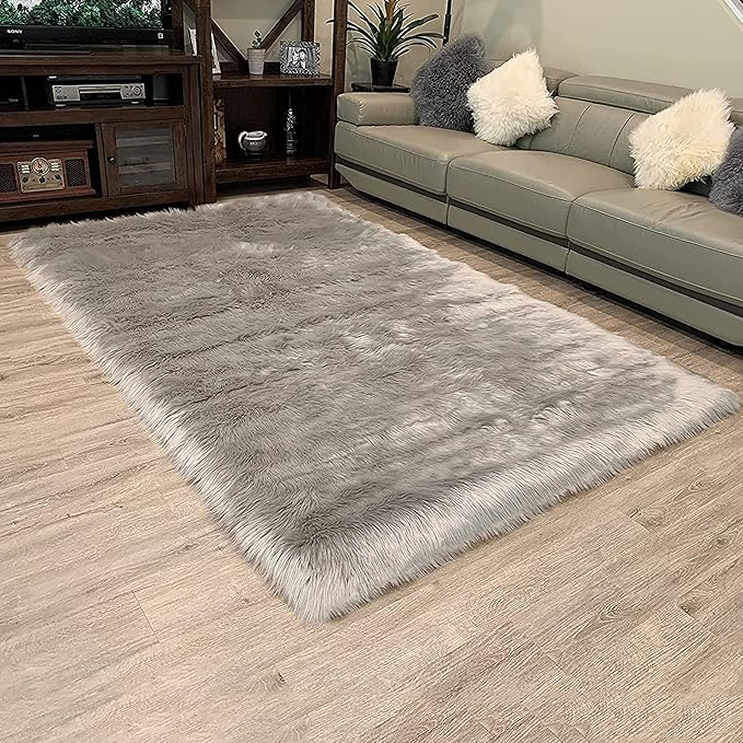 LAMBZY High Pile Super Soft Faux Sheepskin Rug (4'x6', Grey)