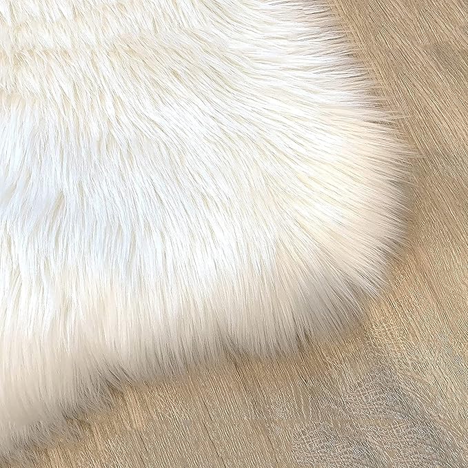 LAMBZY High Pile Super Soft Faux Sheepskin Rug (4'x6', White)