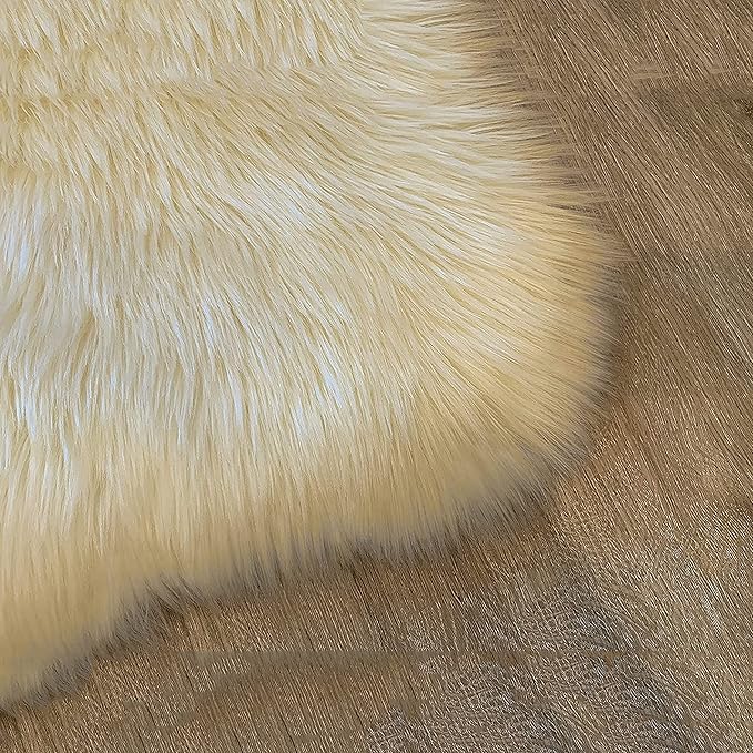 LAMBZY High Pile Super Soft Faux Sheepskin Rug (5'x8', Cream)