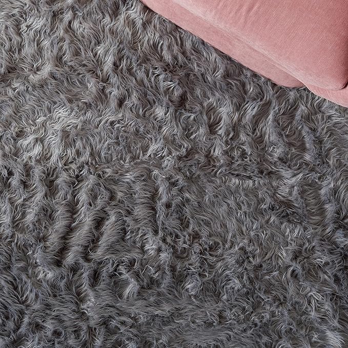 SAFAVIEH Faux Sheep Skin Collection 4' x 6' Grey FSS115D Silken Glam 2.35-inch Thick Area Rug