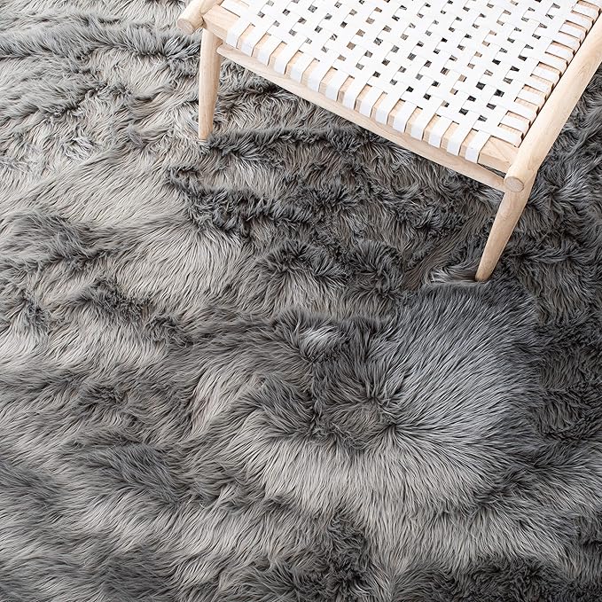 SAFAVIEH Faux Sheep Skin Collection 5' x 8' Grey FSS235D Silken Glam 2.35-inch Thick Area Rug